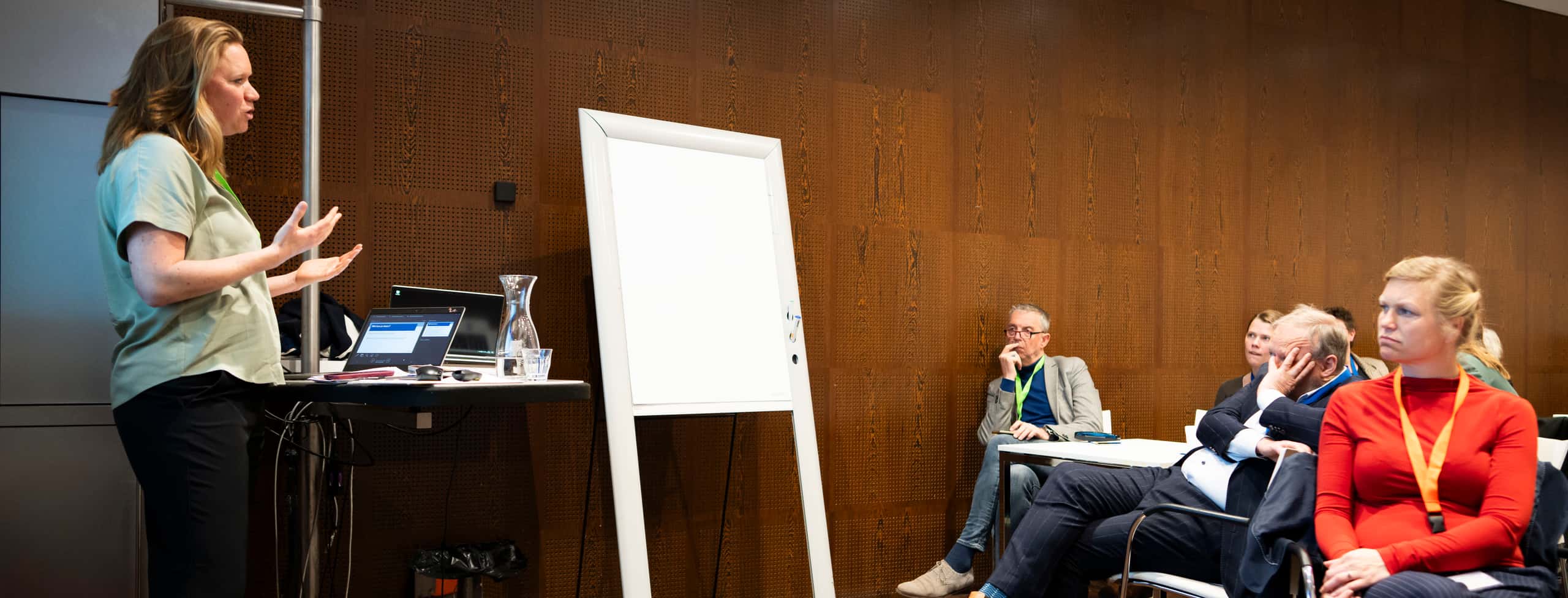 Smal als spreker tijdens de lezing